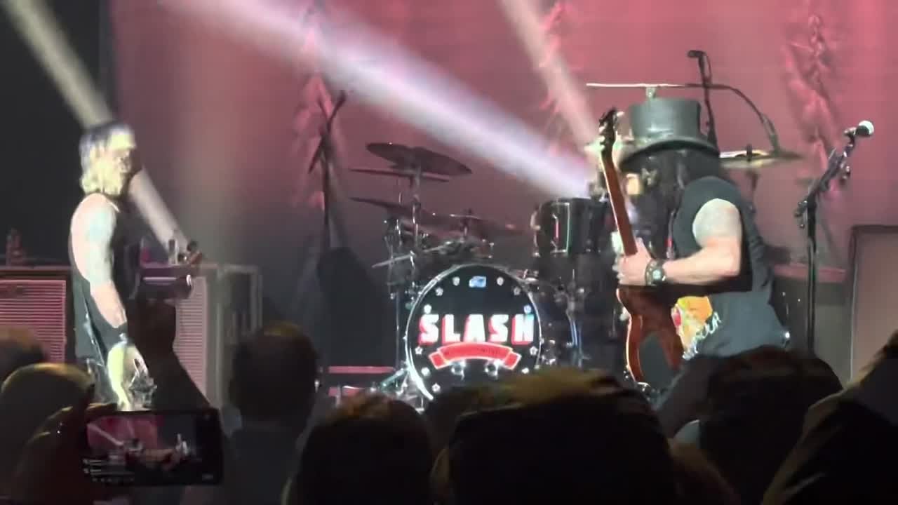 Live: Slash