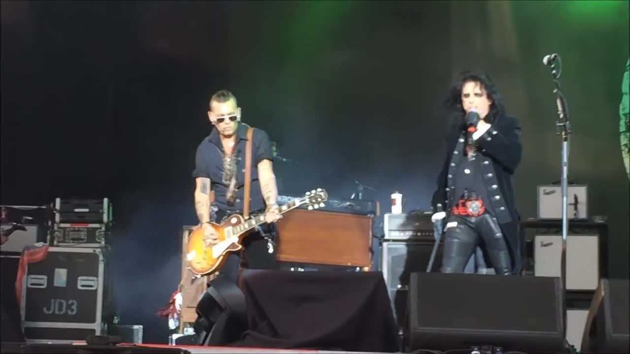 Live: Hollywood Vampires