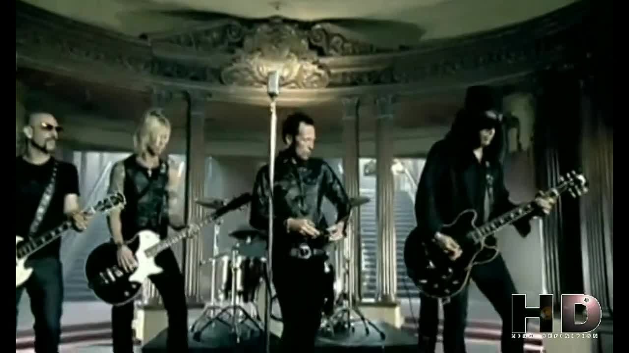 VELVET REVOLVER