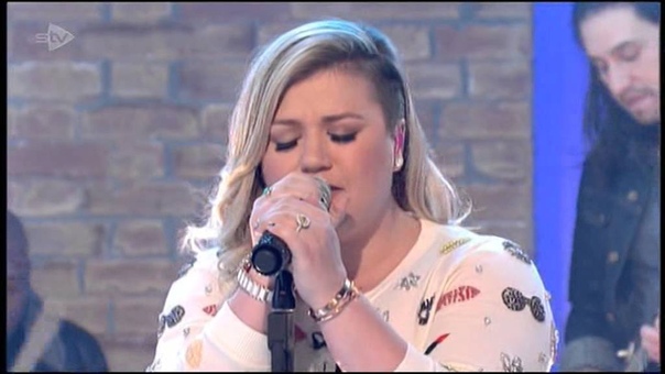 KELLY CLARKSON LIVE