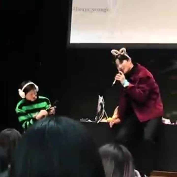 [FANCAM] 190102 Myeongdong Fansign