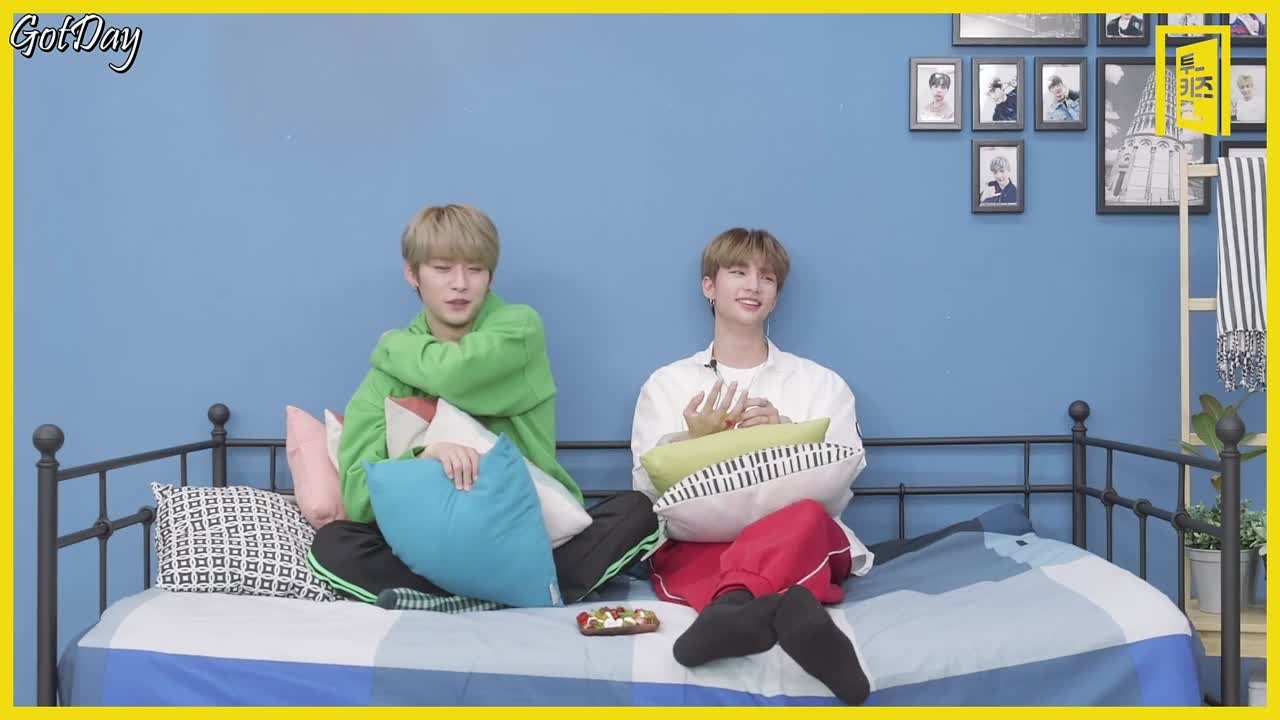 Stray Kids - Two Kids Room (4 season)