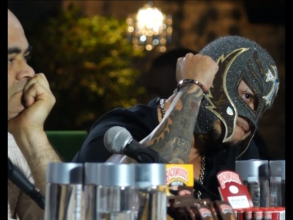 WWE: Rey Mysterio - The Life of a Masked Man