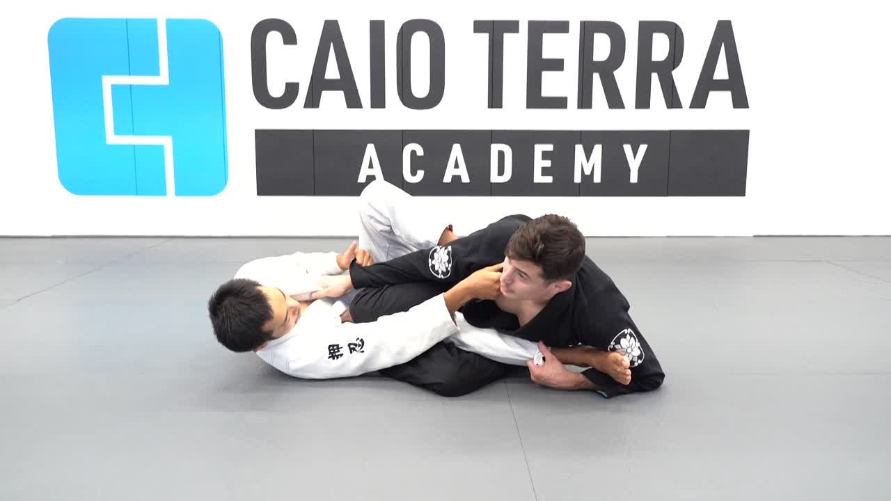 Caio Terra - collar and sleeve counters and pass