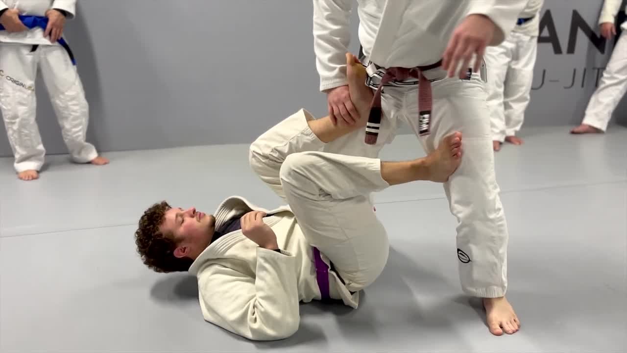 Kywan Gracie - Attacks from the mount