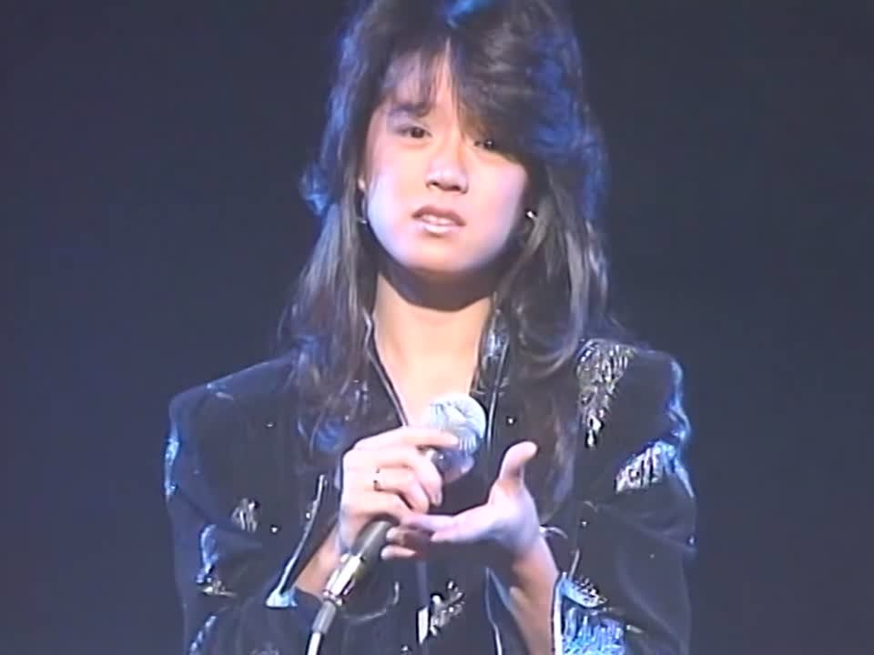 Akina Nakamori. (Stage Mix).