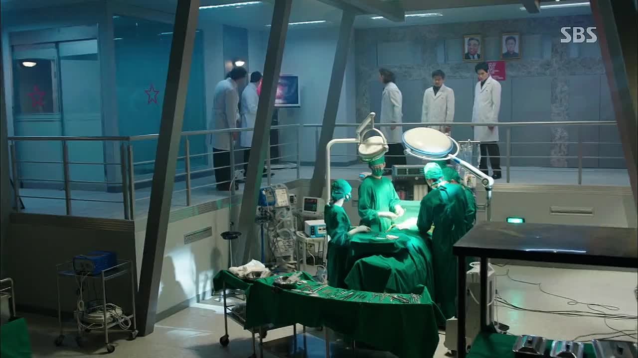 Доктор-чужестранец / Doctor Stranger [2014]