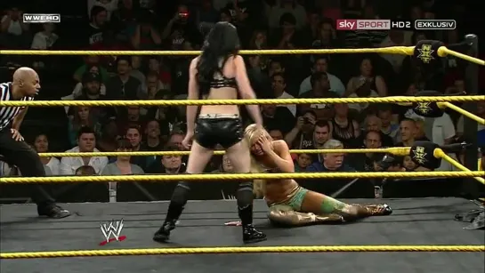 Paige_vs_Summer_Rae_NXT_Wrestling1.mp4