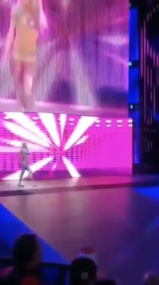 Summer Rae vs Sasha Banks vertical version