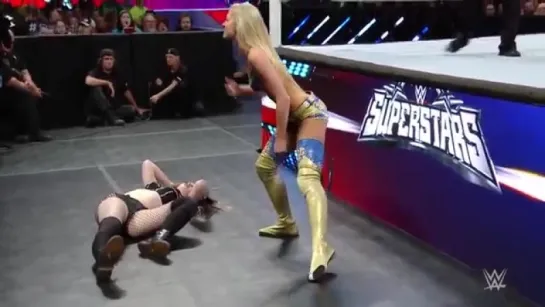 Paige VS Summer Rae