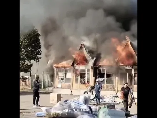 В подмосковном Подольске горят торговые ряды у ж/д станции