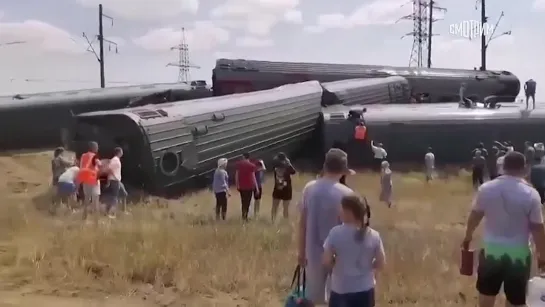 Девять вагонов пассажирского поезда сошли с рельсов в Волгоградской области — Россия 1