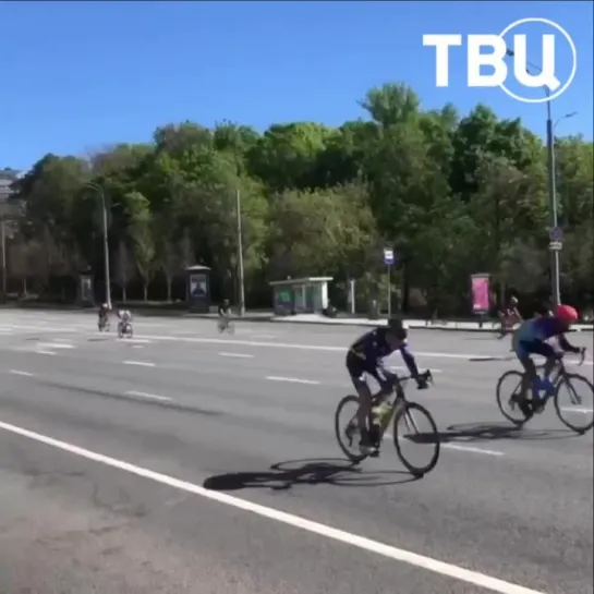 🚴‍♀️🚴‍♂️🚴‍♀️По столице — с ветерком: в городе проходит долгожданные Московский велофестиваль и велогонка «Садовое кольцо» 

В це