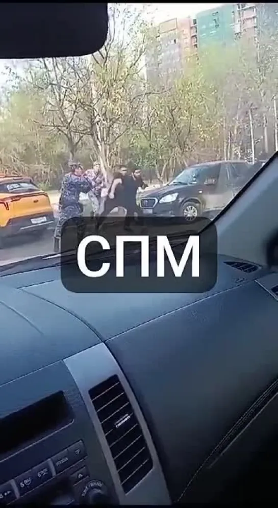 Москва. Силовики пытались задержать "специалистов".