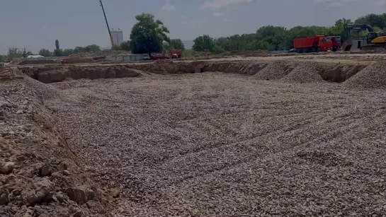 🏗️ Сергей Меликов осмотрел строящийся в Сулейман-Стальском районе лечебно-оздоровительный центр стоимостью почти 3 млрд рублей.