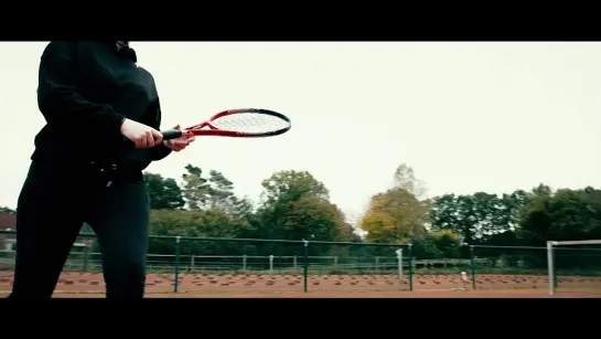 LEA MESS - TENNIS COURT  (OFFICIAL VIDEO)