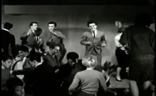 Joey_dee__The_Starliters_“Shout_Pt._1-2”_1961_Film___Let’s_Twist_AgainSi         r_Hats260