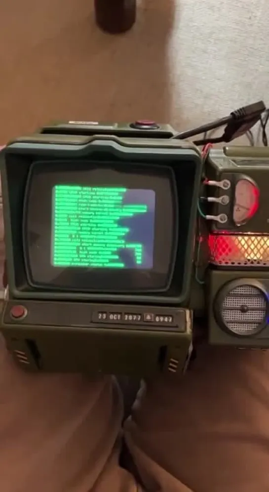 Энтузиаст собрал рабочую копию Pip-Boy