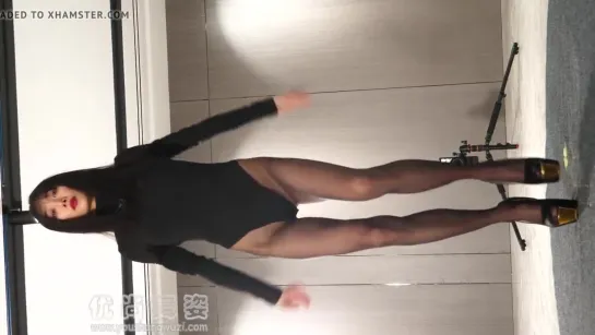 Dance in pantyhose and heels ("Женские штучки от Насти")