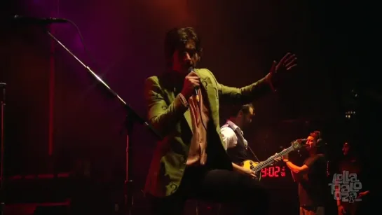 The Last Shadow Puppets - Moonage Daydream (David Bowie Cover live)