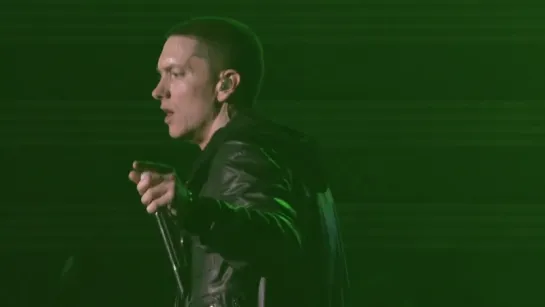 Eminem and Rihanna ft. Dr. Dre & Skylar Grey - Love the Way You Lie (Part II) & I Need A Doctor (Live)