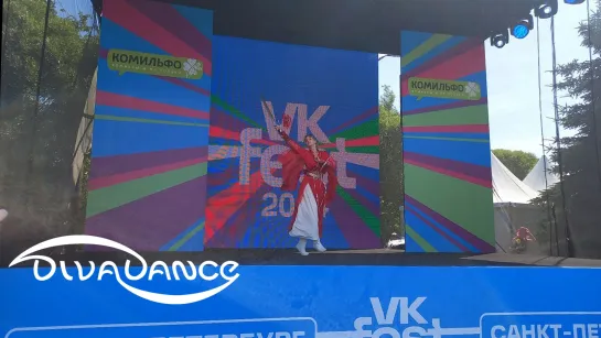 Divadance на VK fest СПб 2024 китайский танец с мечом