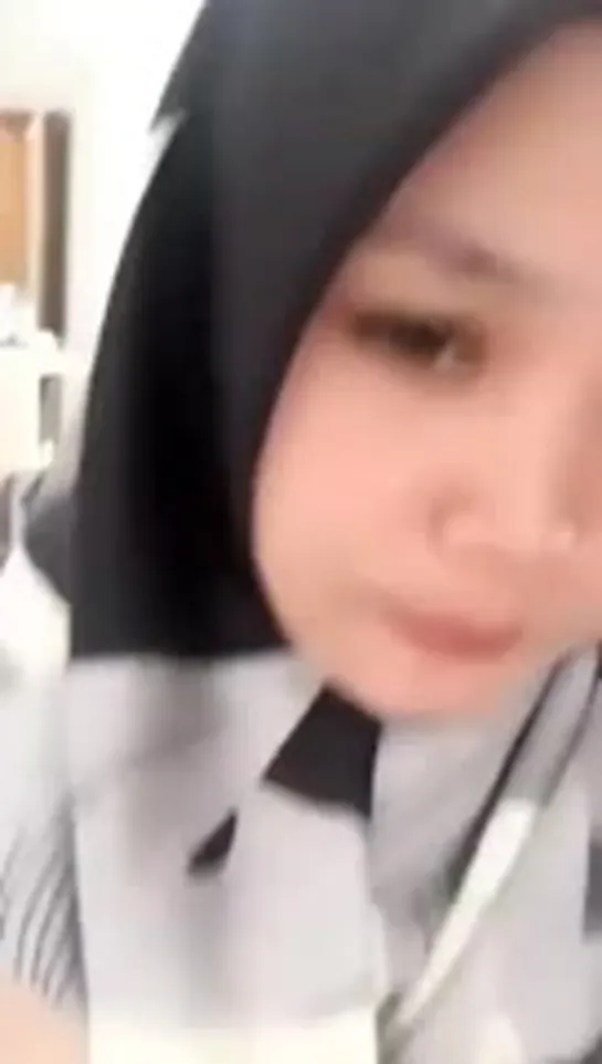 hijab semok pamer toket.mp4