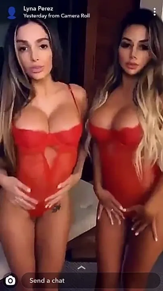 Lynarita and Julianne (NUDE TOP BEST 1350)