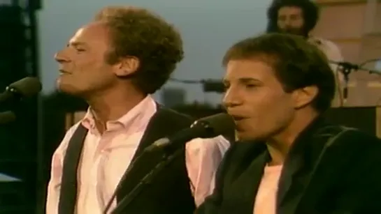 Simon & Garfunkel - Mrs. Robinson (live "The Concert in Central Park", 1982) ["Bookends", 1968]