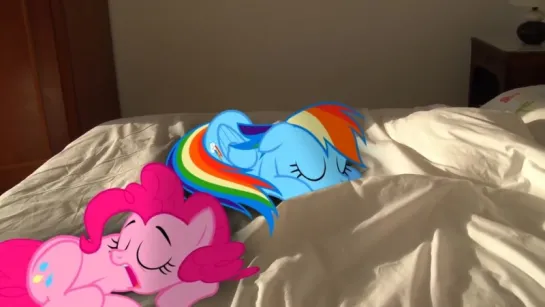 Rainbow Dash and Pinkie Pie Sleeping (MLP in real life) 1 Июнь 2022 Химучасток Спит Пинки Пай Пони и Радуга Пони