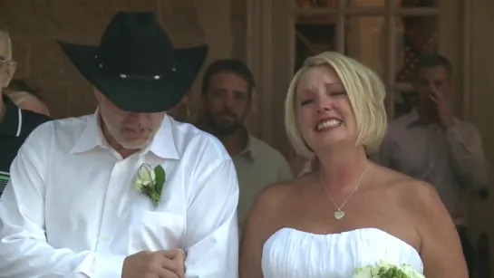 Amputee learns to walk and surprises wife on their wedding day