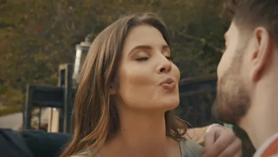 Love is in the air | Amanda Cerny