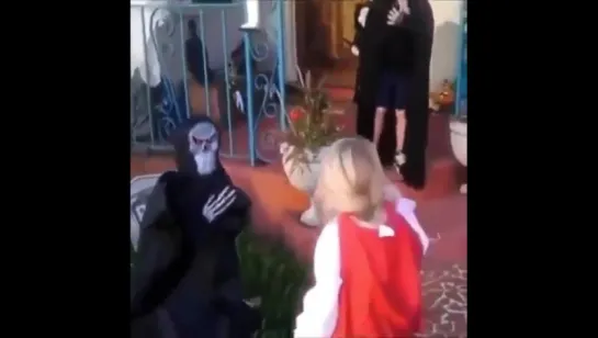 Decoration scares her brother and so little sister protects him. Aww. #9gag @9gagmobile