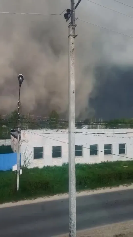 Приближение пыльной бури в городе Новозыбков, Брянская область, Россия. 12 мая 2022 года.