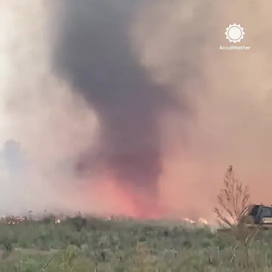 Огненный вихрь в Сабине Париж, штат Луизиана. США, 2 сентября 2023 года.