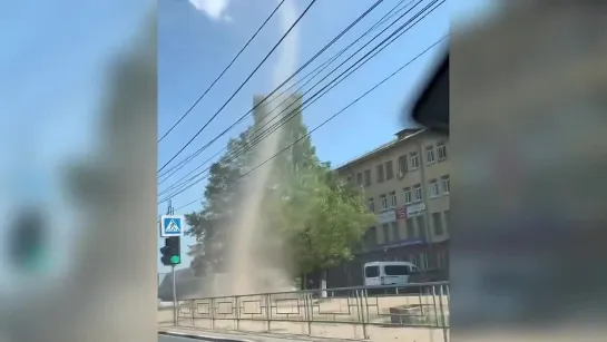 Пыльный вихрь в Твери, Россия 13.07.2021