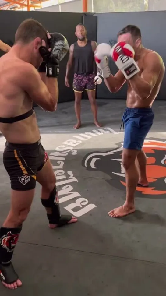 [Stuart Tomlinson] Muay Thai Low Kicks for MMA - Destroying the Lead Leg with Panicos Yusuf