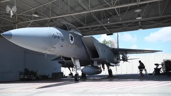 F-15 de l'armée de l'air israélienne décollant de la base aérienne de Tel Nof pour mener une frappe au Yémen.