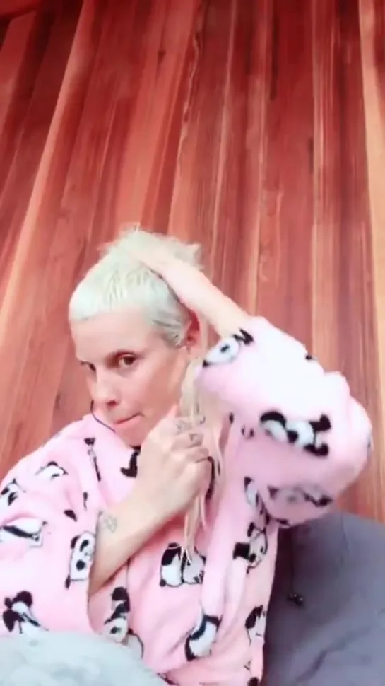 yolandi1