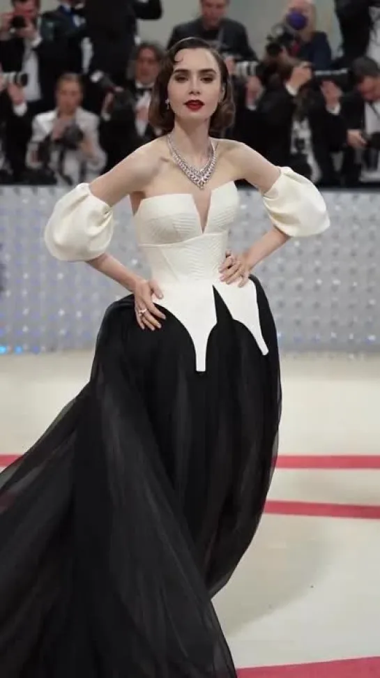 Лили на Met Gala 2023