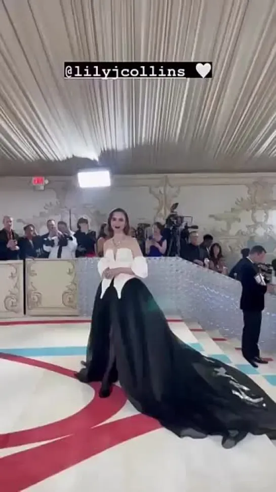 Лили на Met Gala 2023