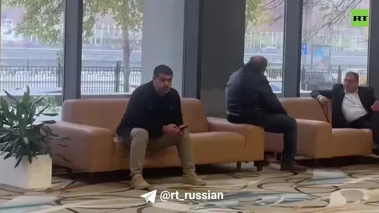 ️🇷🇺🇯🇴Imágenes de la visita de la delegación de Hamás a Moscú: en el vídeo, representantes del movimiento en uno de los hoteles d