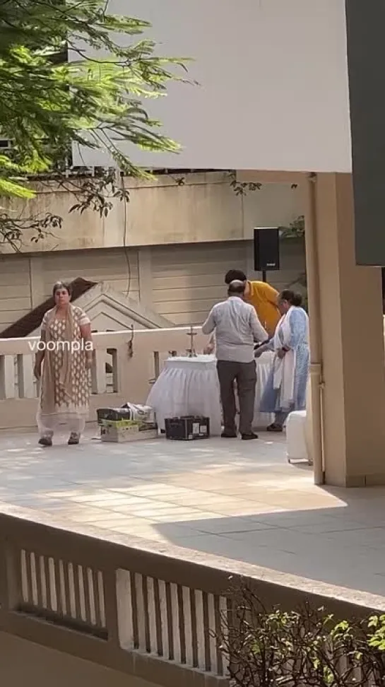 05,10,2024 - Aamir Khan’s ex-wife Reena Dutta prepping for the prayer meet of her late dad Kewal Dutta in Pali Hill