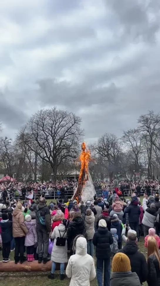 Чучело Масленицы сожгли в парке Бреста