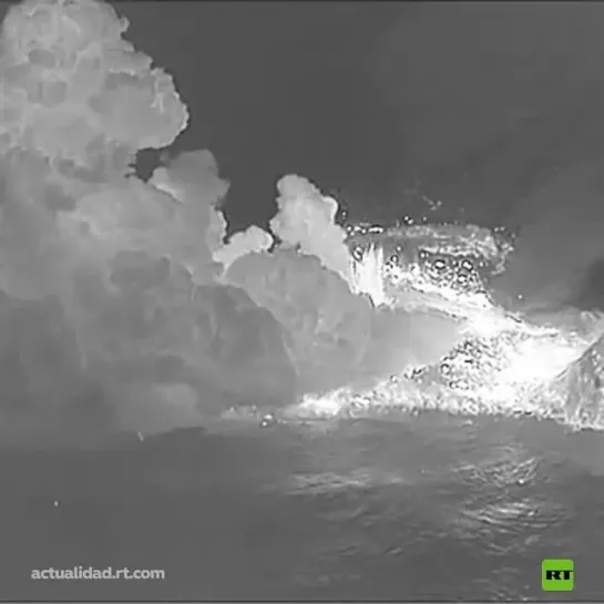 🇯🇵  El volcán submarino Niijima sigue en erupción cerca de la isla japonesa de Ioto