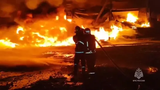 A warehouse in the Tula region is on fire on an area of ​​2000 m²