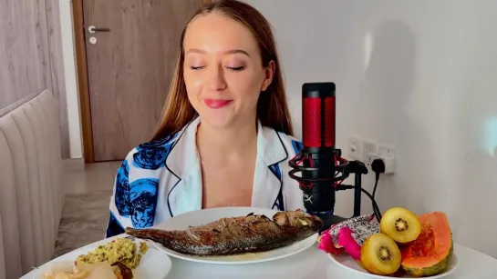 [JavanabanAnna] MUKBANG Grilled fish 🐟 Guacamole, fruits | Мы вернулись?