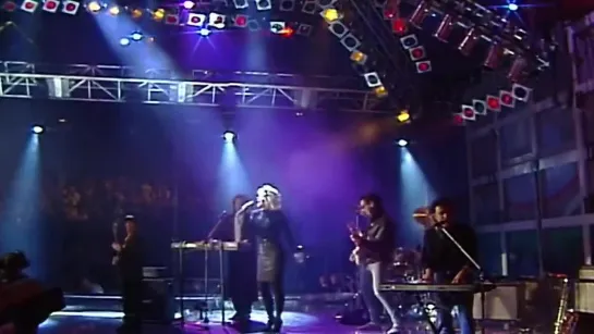 Kim_Wilde_-_You_Keep_Me_Hangin_On_Peters_Pop_Show_Show-world56.spcs.bio.mp4