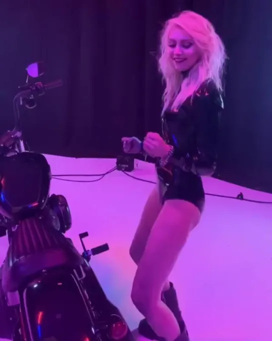 Behind the Scenes - Photoshoot by Danny Hastings