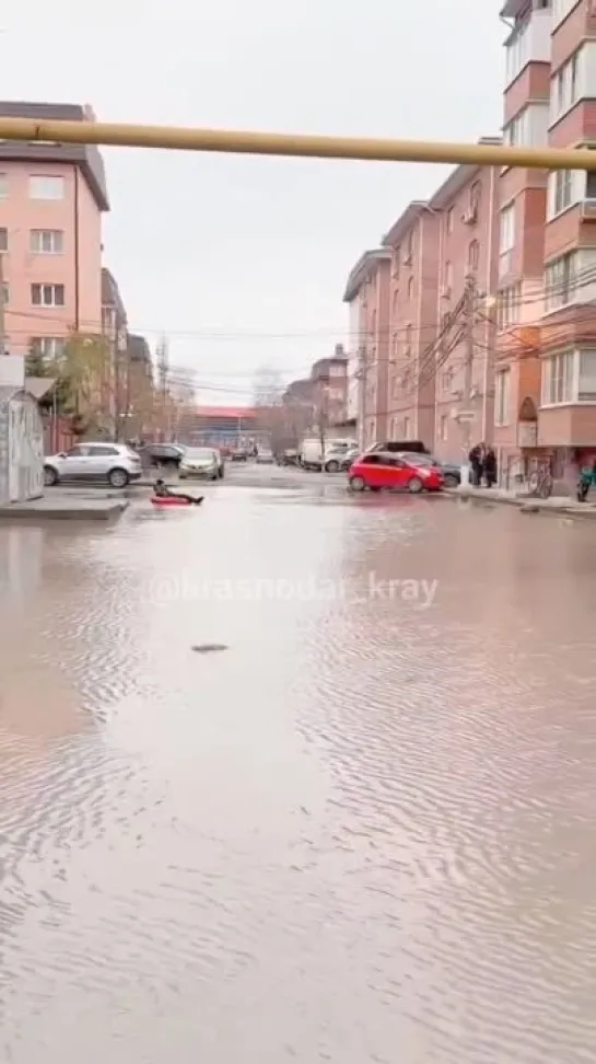 Снега нет, тюбинг есть.